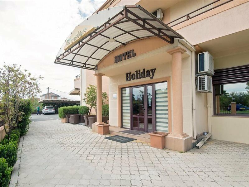 Hotel Holiday Podgorica Kültér fotó